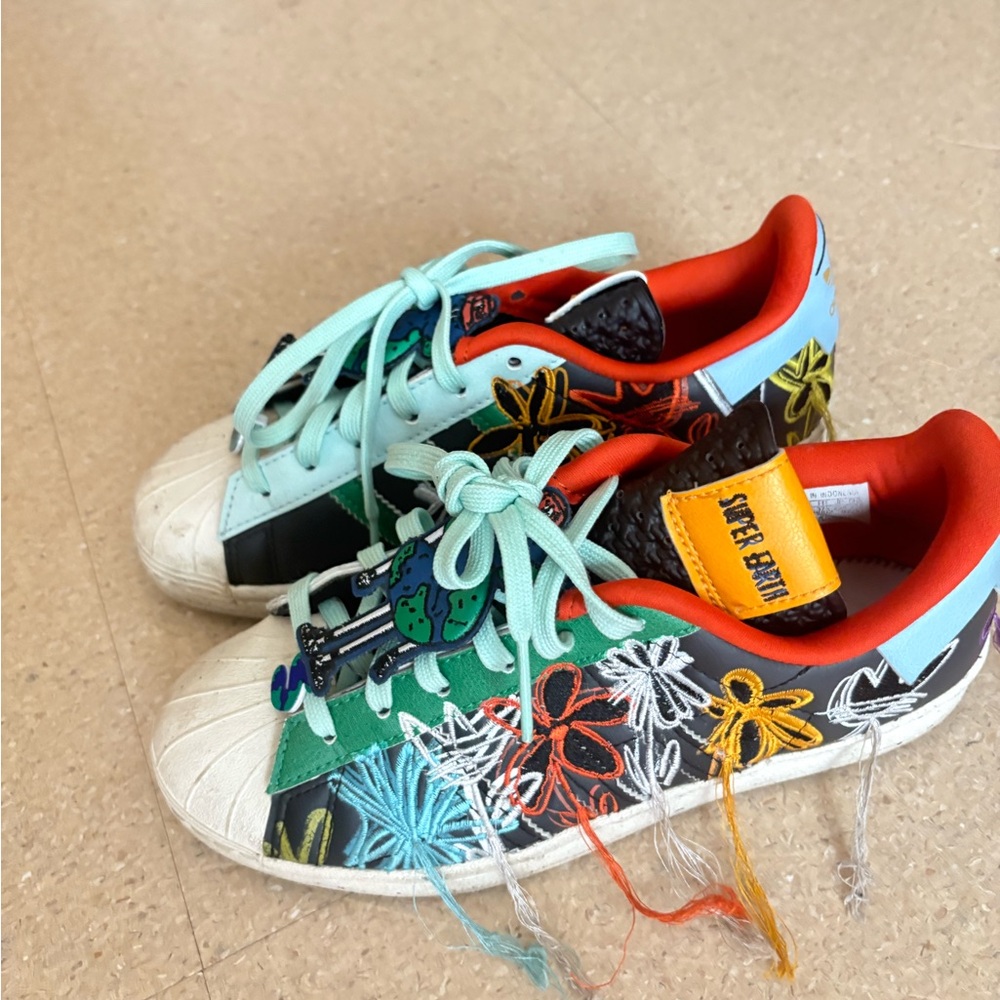 Super earth adidas